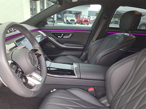 Used 2024 Mercedes-Benz S 63 AMG S w/ Carbon Fiber Exterior Package image 20