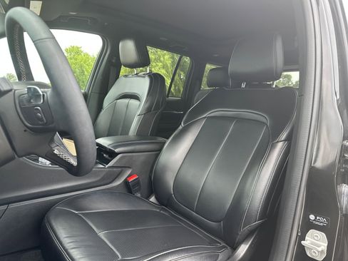 Used 2024 Jeep Grand Cherokee Limited w/ Luxury Tech Group II AWD/4WD image 11