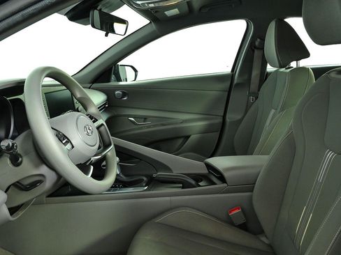 Used 2023 Hyundai Elantra SEL w/ Cargo Package FWD image 11