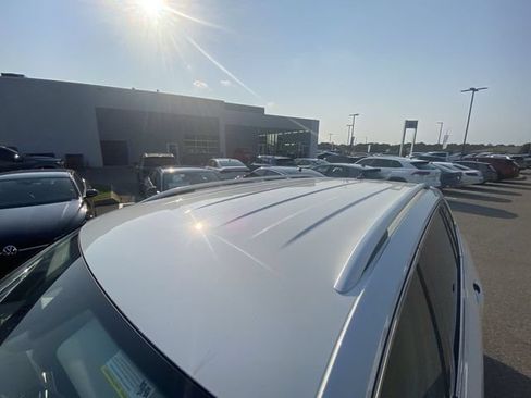 Used 2024 Kia Carnival EX FWD image 3