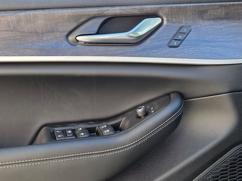 New 2025 Jeep Grand Cherokee L Limited image 17