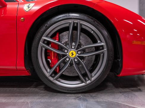 Used 2018 Ferrari 488 GTB RWD image 24