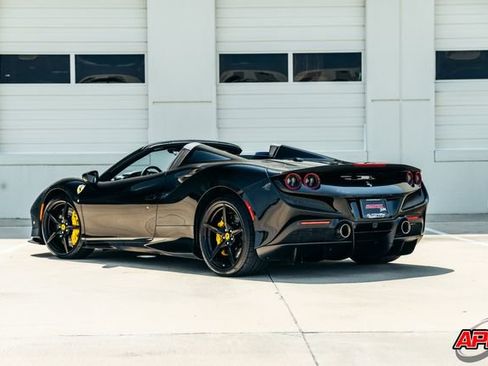 Used 2022 Ferrari F8 Tributo image 64