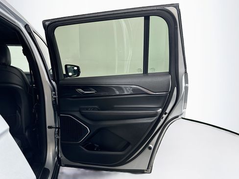 Used 2021 Jeep Grand Cherokee L Laredo image 32