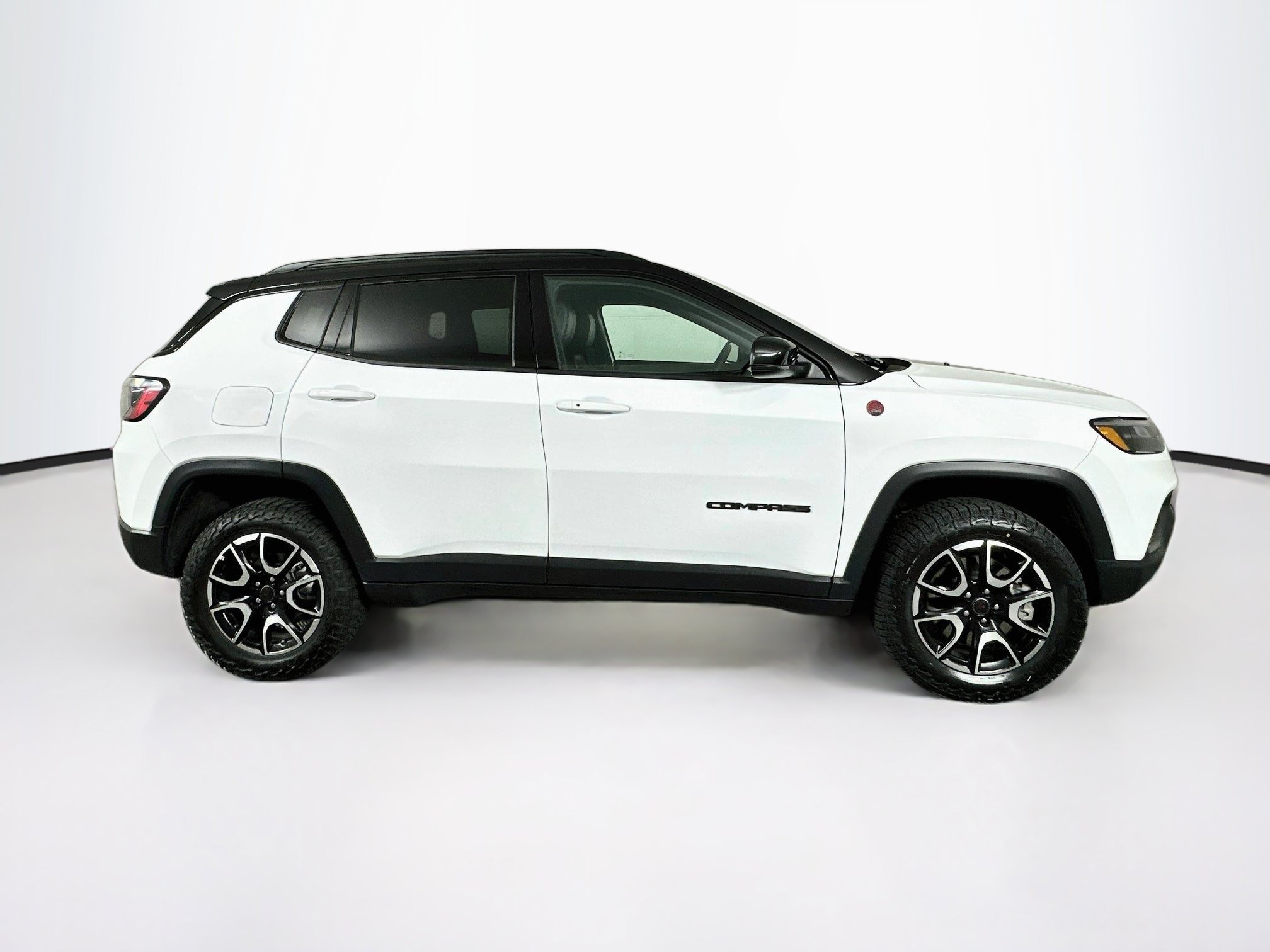 Used 2025 Jeep Compass Trailhawk AWD/4WD image 10