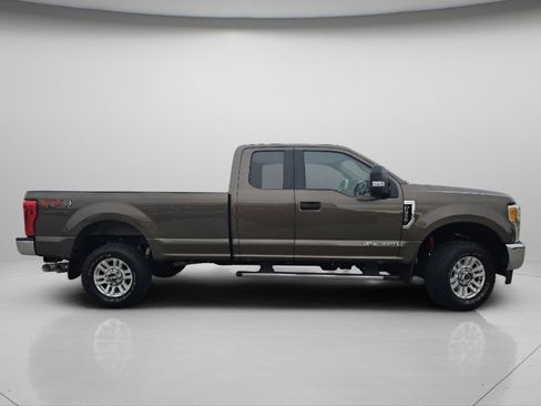 Certified 2017 Ford F250 XLT w/ XLT Value Package image 10