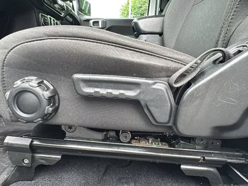 Used 2021 Jeep Wrangler Sport AWD/4WD image 18