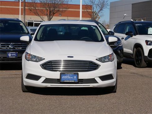 Used 2017 Ford Fusion SE image 2