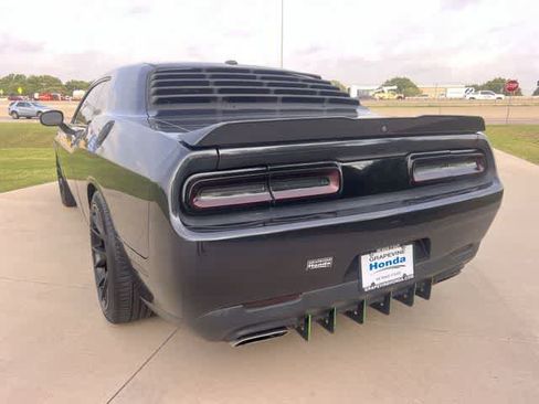 Used 2018 Dodge Challenger R/T RWD image 5