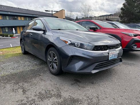 Used 2022 Kia Forte LXS w/ LXS Technology Package image 4