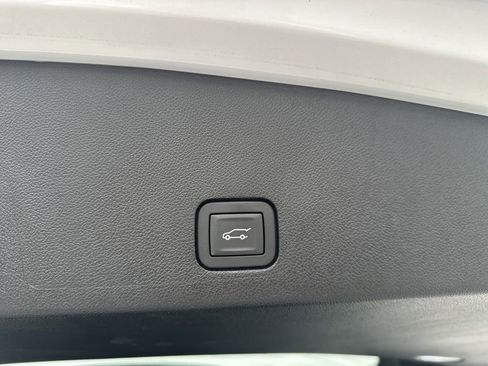 Certified 2025 Cadillac XT6 Sport w/ Technology Package AWD/4WD image 38