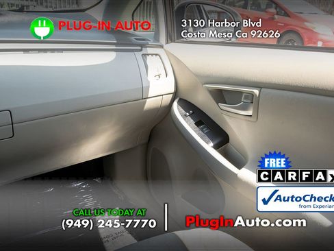 Used 2012 Toyota Prius Three w/ Preferred Accessory Pkg FWD image 16