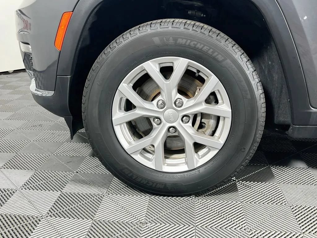Used 2021 Jeep Grand Cherokee L Limited AWD/4WD image 32