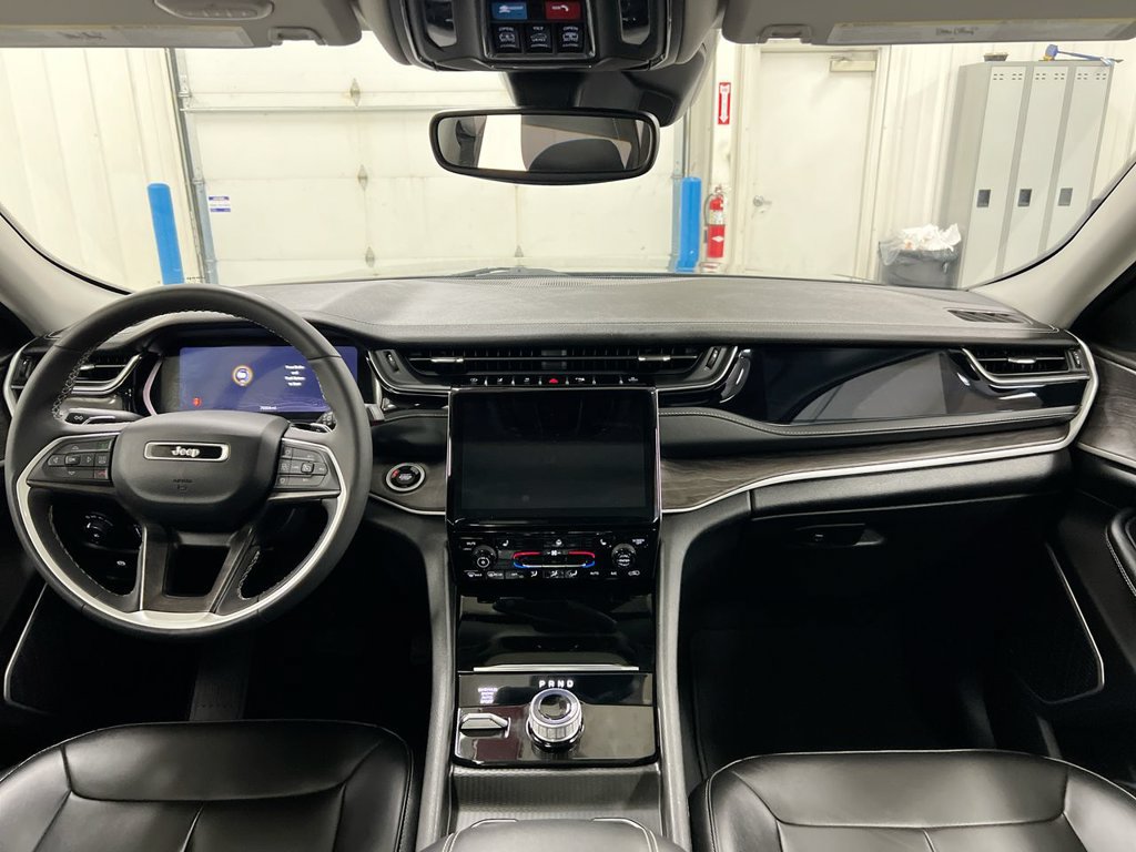 Used 2024 Jeep Grand Cherokee Limited AWD/4WD image 10
