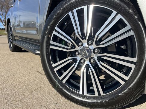 Used 2023 Lexus LX 600 4WD w/ Luxury Package image 7