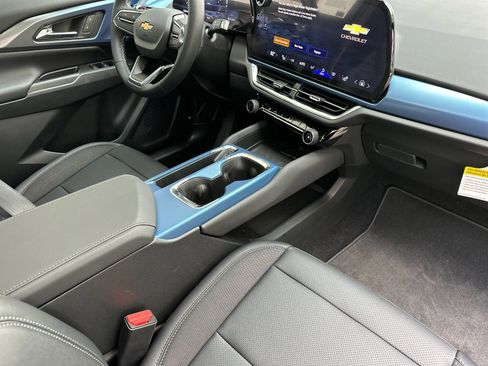 New 2026 Chevrolet Equinox EV LT image 18