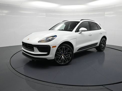 New 2026 Porsche Macan image 28