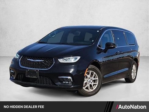 Used 2025 Chrysler Pacifica Select FWD image 1