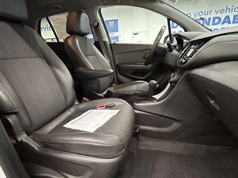 Used 2019 Chevrolet Trax LT w/ LT Convenience Package image 19