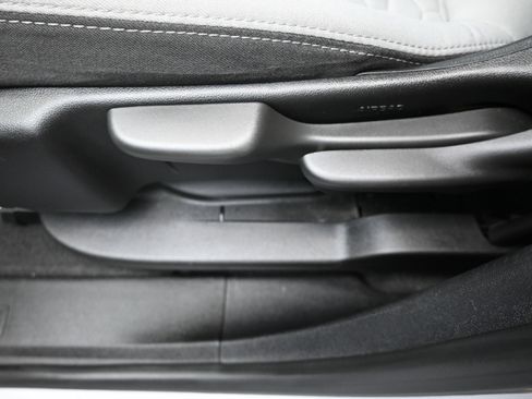 Used 2018 Chevrolet Equinox LS FWD image 10