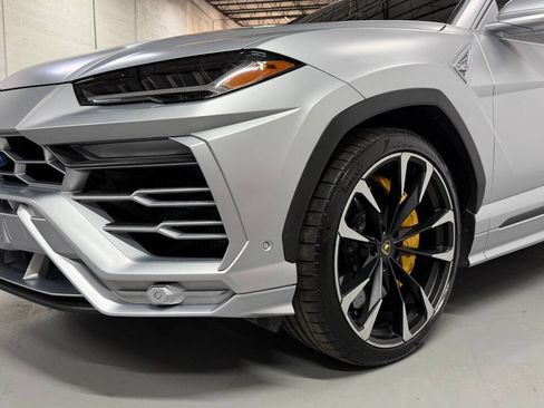 Used 2022 Lamborghini Urus AWD/4WD image 29