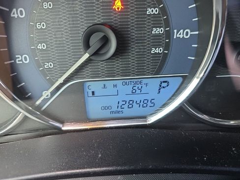 Used 2014 Toyota Corolla LE FWD image 22