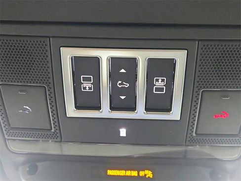 Used 2020 Land Rover Discovery HSE image 38