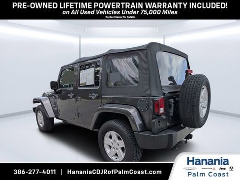 Used 2017 Jeep Wrangler Unlimited Sahara w/ Connectivity Group AWD/4WD image 5