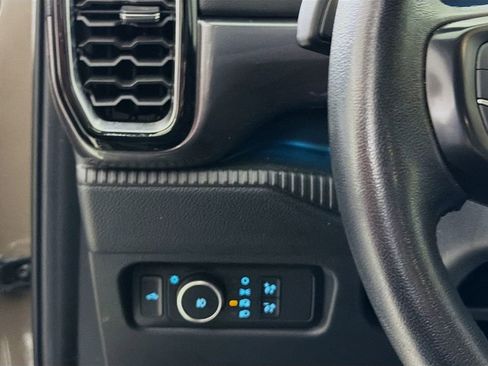 Used 2025 Ford Ranger Lariat w/ FX4 Off-Road Package image 12