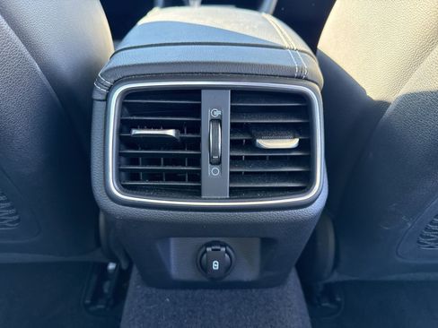 Used 2020 Genesis G70 2.0T image 24