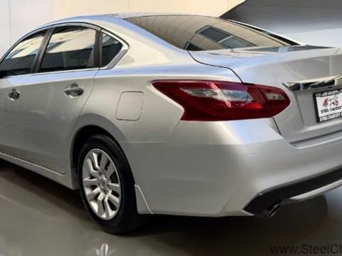 Used 2018 Nissan Altima 2.5 S w/ S Convenience Package image 3