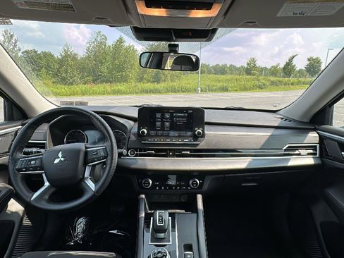 Used 2022 Mitsubishi Outlander SE image 27