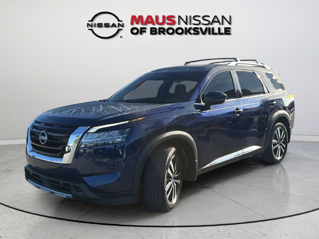 Used 2023 Nissan Pathfinder Platinum w/ Cargo Package AWD/4WD image 4