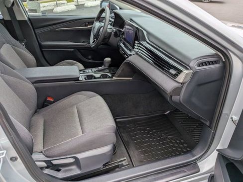 Used 2025 Toyota Camry LE FWD image 5