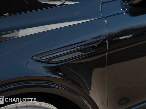 Used 2025 Bentley Bentayga image 9