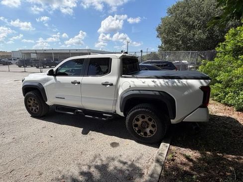 Used 2024 Toyota Tacoma TRD Off-Road w/ TRD Off Road Upgrade Package AWD/4WD image 9