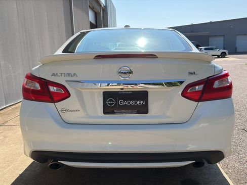 Used 2017 Nissan Altima 2.5 SL w/ 2.5 Technology Package FWD image 4