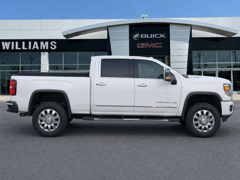 Used 2018 GMC Sierra 2500 Denali w/ Duramax Plus Package AWD/4WD image 8