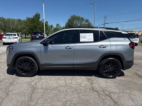Used 2023 GMC Terrain SLT w/ Infotainment Package II AWD/4WD image 19