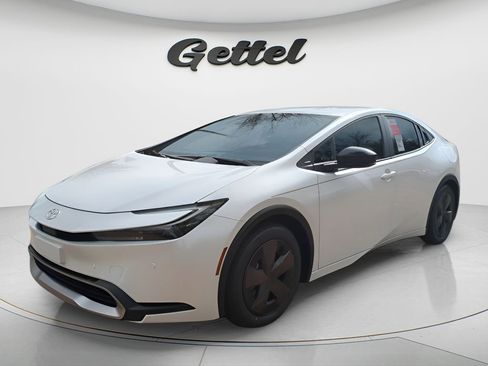 New 2026 Toyota Prius Plug-In Hybrid FWD image 2