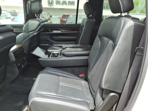 Used 2023 Jeep Grand Wagoneer L Series II AWD/4WD image 13