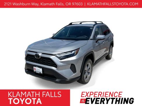 Used 2022 Toyota RAV4 XLE AWD/4WD image 1