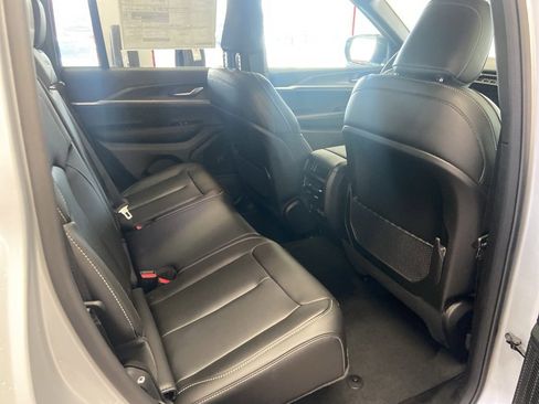 New 2025 Jeep Grand Cherokee Limited image 13