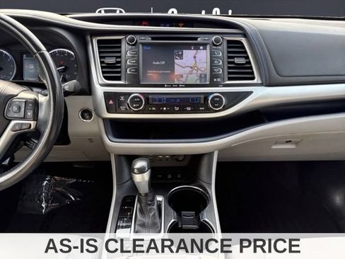 Used 2019 Toyota Highlander XLE AWD/4WD image 12