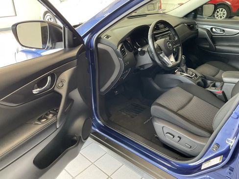 Used 2020 Nissan Rogue SV image 9