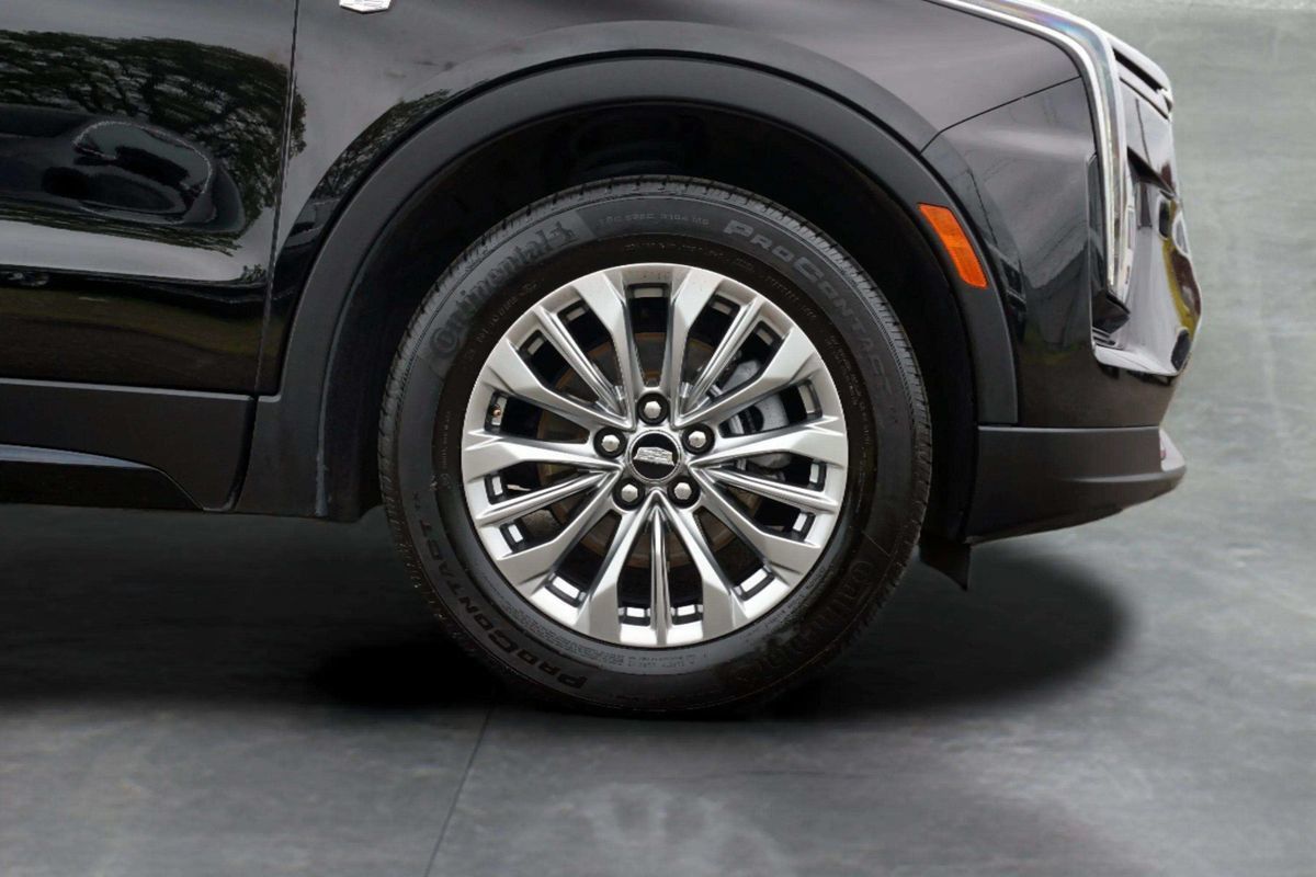 Used 2024 Cadillac XT4 Premium Luxury AWD/4WD image 9