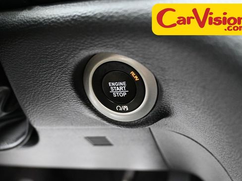 Used 2025 Chrysler Pacifica Limited image 21