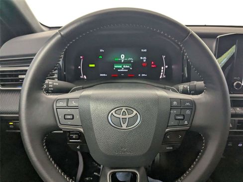 Used 2025 Toyota Camry SE FWD image 15