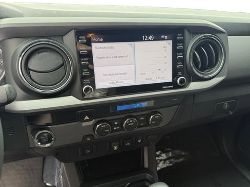 Used 2022 Toyota Tacoma TRD Off-Road image 12