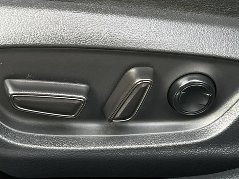 Used 2018 Toyota Camry L image 12